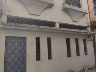 Foto 1 de Oportunidad!! Vendo casa rentera con varios departamentos en Sauces 8