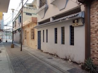 Foto 2 de Oportunidad!! Vendo casa rentera con varios departamentos en Sauces 8