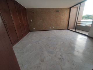 Hermoso amplio y acogedor aparatamento duplex en el exclusivo sector de las mercedes