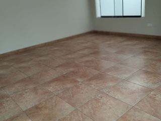 Foto 7 de Av.Pacifico LA PERLA ,ALQUILER COMODO DEPARTAMENTO EN TERCER PISO