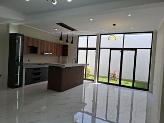 Casa en venta en Urb Alameda Country Club - Castilla - Piura