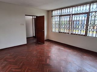 Foto 2 de VENTA DE CASA COMO TERRENO, 276 M2, RDM PARA 7 PISOS, COMERCIO VECINAL, 25 M DE FRENTE