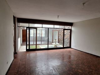 Foto 4 de VENTA DE CASA COMO TERRENO, 276 M2, RDM PARA 7 PISOS, COMERCIO VECINAL, 25 M DE FRENTE