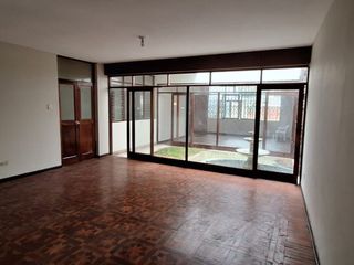 Foto 6 de VENTA DE CASA COMO TERRENO, 276 M2, RDM PARA 7 PISOS, COMERCIO VECINAL, 25 M DE FRENTE