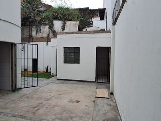 Foto 8 de VENTA DE CASA COMO TERRENO, 276 M2, RDM PARA 7 PISOS, COMERCIO VECINAL, 25 M DE FRENTE
