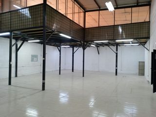 ARRIENDO O RENTO BODEGA -  GALPON INDUSTRIAL - PARROQUIA KENNEY - DE LOS JAZMINES