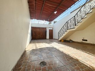 Foto 2 de ¡En Venta! Casa De 3 Pisos En Plena Avenida Tupac Amaru (LPADILLA)