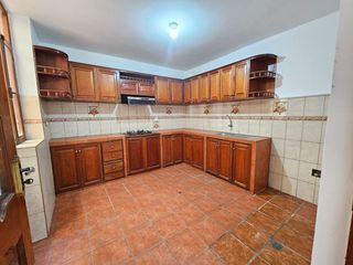 Foto 3 de ¡En Venta! Casa De 3 Pisos En Plena Avenida Tupac Amaru (LPADILLA)