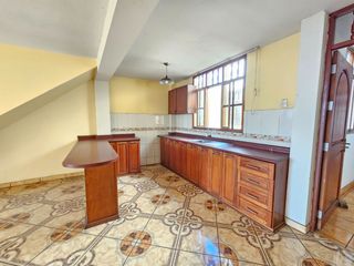 Foto 6 de ¡En Venta! Casa De 3 Pisos En Plena Avenida Tupac Amaru (LPADILLA)