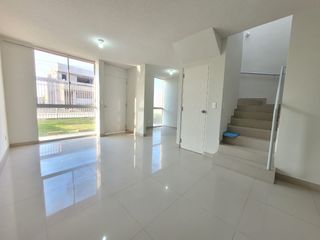 VENTA DE CASA EN CONDOMINIO LOS SAUCES Espaldas de la Universidad SIPÁN