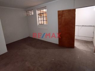 Se Vende Funcional Departamento Proximo Al Emporio Comercial De Gamarra