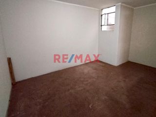 Se Vende Funcional Departamento Proximo Al Emporio Comercial De Gamarra