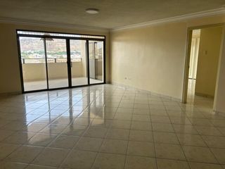 vendo muy amplio departamento en Lomas de Urdesa