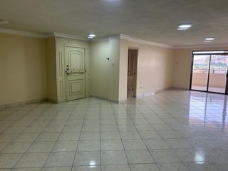 vendo muy amplio departamento en Lomas de Urdesa