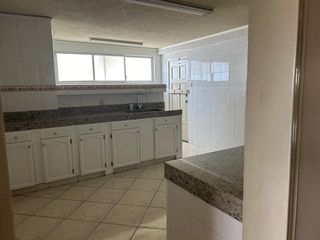Foto 9 de muy amplio departamento alquilo en $900 o vendo en $130000