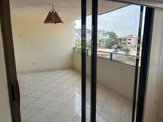 vendo muy amplio departamento en Lomas de Urdesa