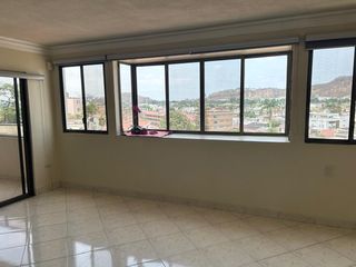 vendo muy amplio departamento en Lomas de Urdesa