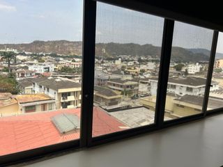 vendo muy amplio departamento en Lomas de Urdesa