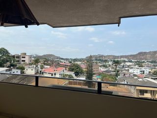 vendo muy amplio departamento en Lomas de Urdesa