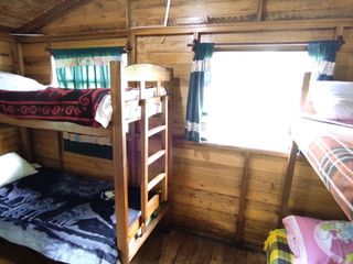 Foto 4 de ✅ RENTA DE CABAÑA DOS DORMITORIOS PARA SEIS PERSONAS CON ÁREA DE DESCANSO (MINDO-ECUADOR)