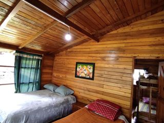 Foto 2 de ✅ RENTA DE CABAÑA DOS DORMITORIOS PARA SEIS PERSONAS CON ÁREA DE DESCANSO (MINDO-ECUADOR)