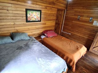 Foto 3 de ✅ RENTA DE CABAÑA DOS DORMITORIOS PARA SEIS PERSONAS CON ÁREA DE DESCANSO (MINDO-ECUADOR)