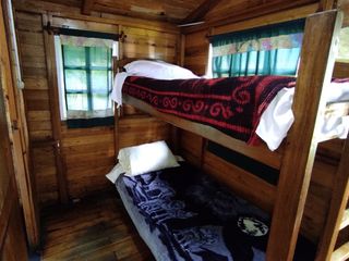 Foto 6 de ✅ RENTA DE CABAÑA DOS DORMITORIOS PARA SEIS PERSONAS CON ÁREA DE DESCANSO (MINDO-ECUADOR)