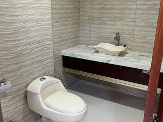 Foto 6 de Se alquila o se vende moderno edificio de 3 pisos totalmente remodelado en machala