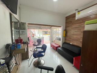 PROPIEDAD COMERCIAL EN VENTA CON DOS LOCALES Y APARTAMENTO EN LOS PATIOS