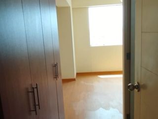 Foto 10 de VENDO DUPLEX 150m2 LOS OLIVOS: EDIFICIO MODERNO
