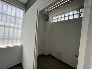 Foto 24 de se alquila edificio para oficina en zona centrica