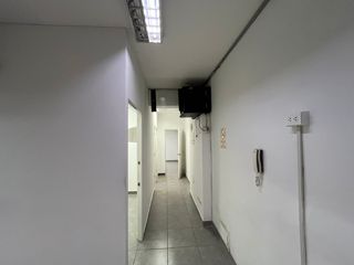 Foto 25 de se alquila edificio para oficina en zona centrica
