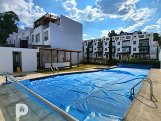 Foto 1 de La Armenia. Casa en venta por estrenar 3 dormitorios. Con piscina. Frente al Parque Metropolitano. Valle de los Chillos 3 plantas.