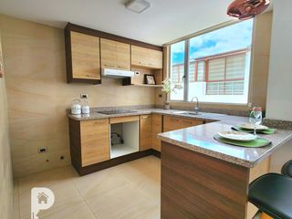 Foto 5 de La Armenia. Casa en venta por estrenar 3 dormitorios. Con piscina. Frente al Parque Metropolitano. Valle de los Chillos 3 plantas.
