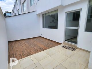 Foto 6 de La Armenia. Casa en venta por estrenar 3 dormitorios. Con piscina. Frente al Parque Metropolitano. Valle de los Chillos 3 plantas.