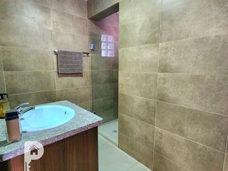 Foto 10 de La Armenia. Casa en venta por estrenar 3 dormitorios. Con piscina. Frente al Parque Metropolitano. Valle de los Chillos 3 plantas.