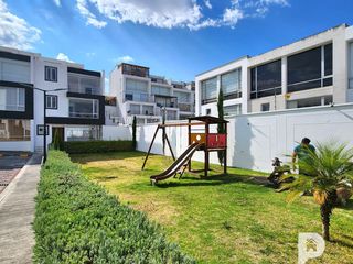 Foto 19 de La Armenia. Casa en venta por estrenar 3 dormitorios. Con piscina. Frente al Parque Metropolitano. Valle de los Chillos 3 plantas.