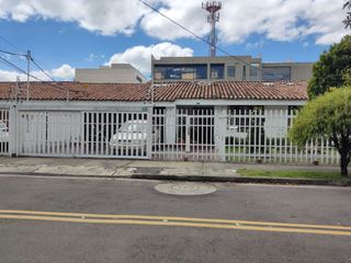 Foto 2 de VENDO CASA - CEDRITOS - BOGOTÁ - UN PISO - 272 m2