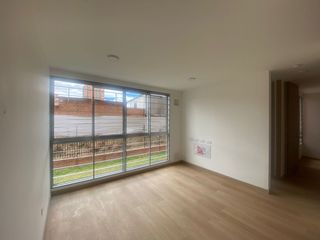 Se Arrienda para Estrenar Apartamento en Conjunto Portohayuelos , Hayuelos.