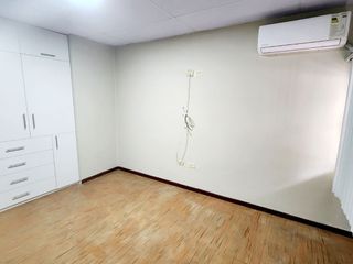 Foto 17 de VENDO OFICINA REMODELADA 9 DE OCTUBRE Y BAQUERIZO MORENO DOS PRIVADOS , 5 AMBIENTES