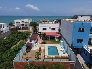 Foto 2 de Punta Blanca: Amplia casa en venta de 2 pisos, terraza y 3 dormitorios.
