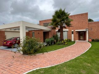 Foto 1 de Espectacular casa para venta en Guaymaral