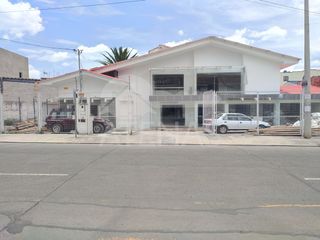 AMPLIA CASA EN RENTA, ETAPA - AVENIDA 10 DE AGOSTO