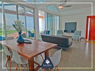Foto 1 de Casa de playa multifamiliar con cabaña y área adicional en Grey Stage, en Santa Marianita, Manta
