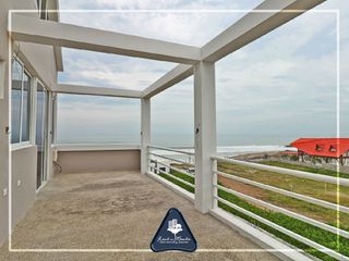 Foto 8 de Casa de playa multifamiliar con cabaña y área adicional en Grey Stage, en Santa Marianita, Manta