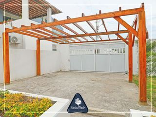 Foto 14 de Casa de playa multifamiliar con cabaña y área adicional en Grey Stage, en Santa Marianita, Manta