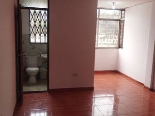 Foto 3 de SE ALQUILA OFICINA EN AV ALISOS  2DO PISO 35M2