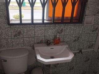 Foto 4 de SE ALQUILA OFICINA EN AV ALISOS  2DO PISO 35M2