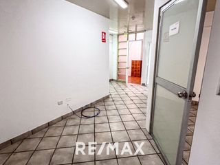 Foto 16 de Alquiler De Oficina En Santiago De Surco 276 M2