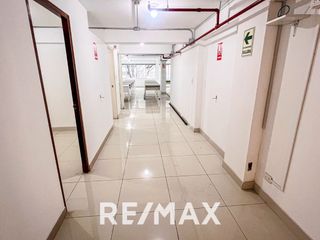 Foto 18 de Alquiler De Oficina de 297  M2 Piso Completo En San Isidro